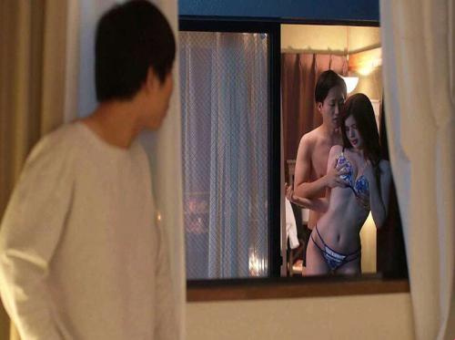 Menonton tetanggaku bercinta setiap malam